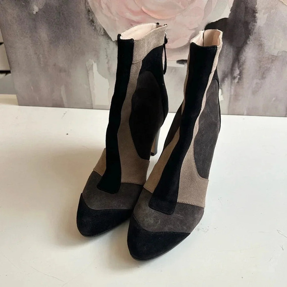 ! Cavallini  suede Bootie 7 - Picture 1 of 6